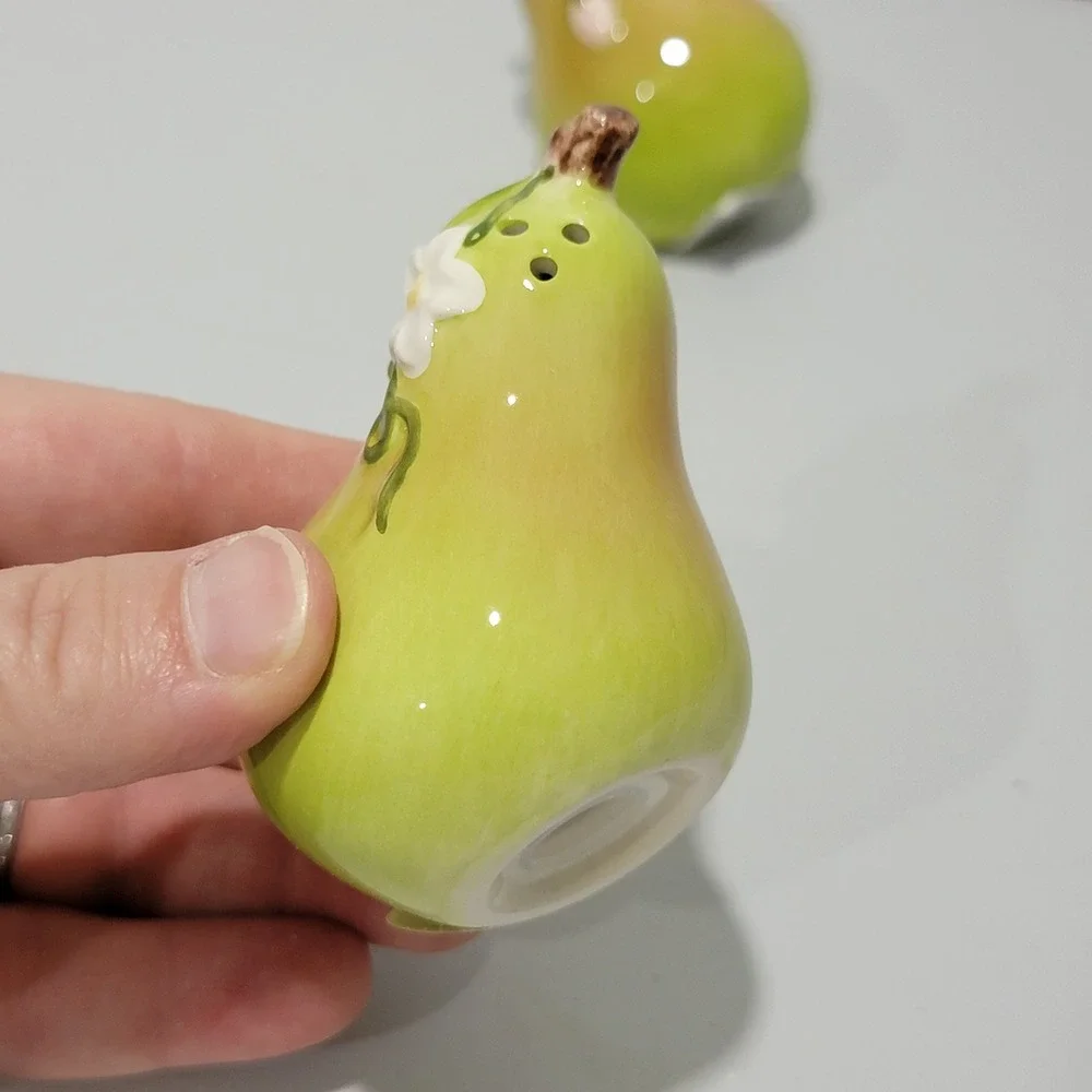 Cosmos Gifts Green Pear Ceramic Salt and Pepper Shaker Set Floral 10337 NEW